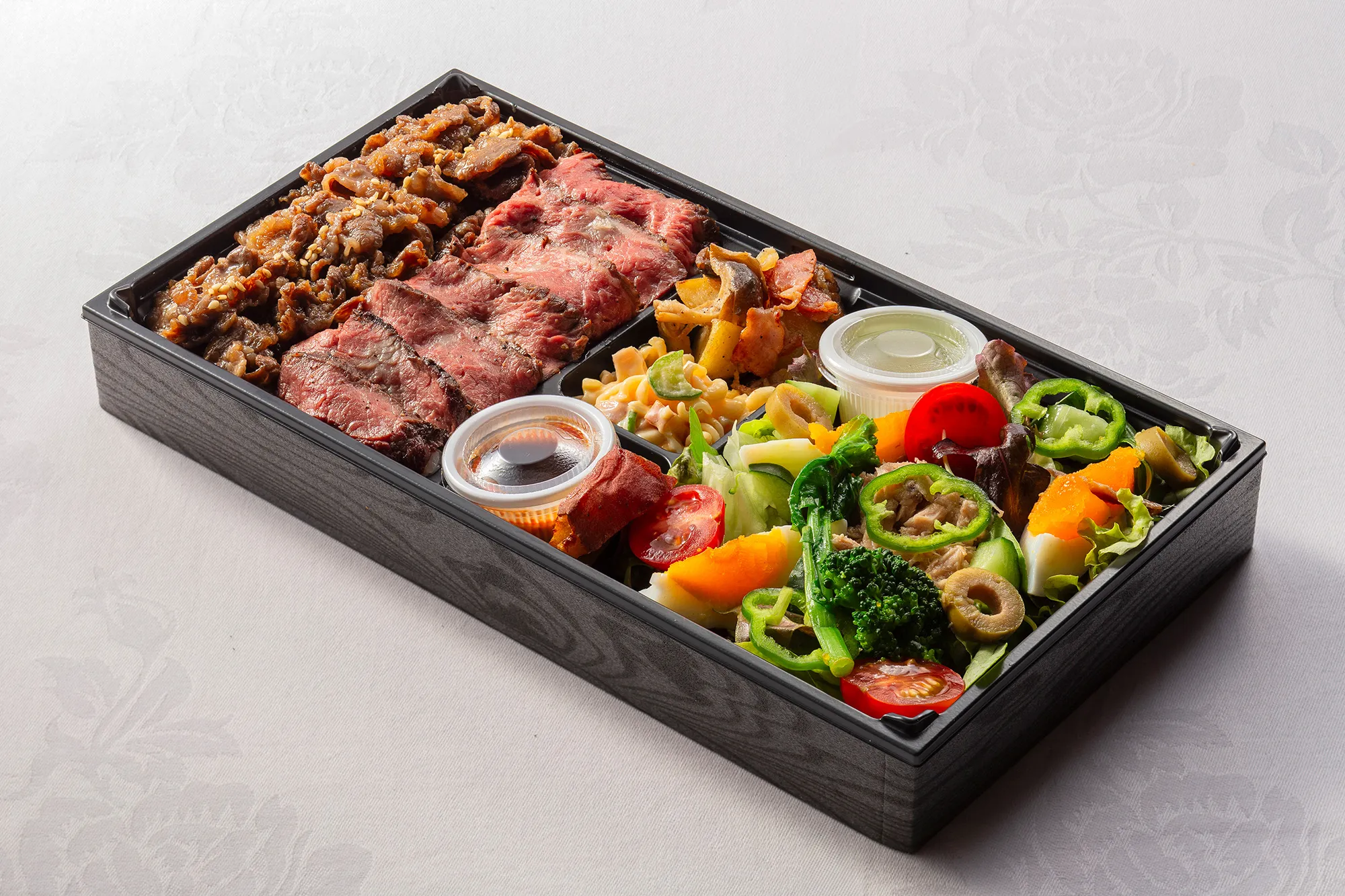 お肉だけでなく、お野菜もたっぷりはいったお弁当